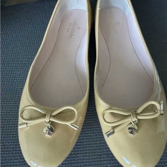 Kate Spade Willa ballet flat in size 10.5, camel color, patent leather. - Picture 7 of 8